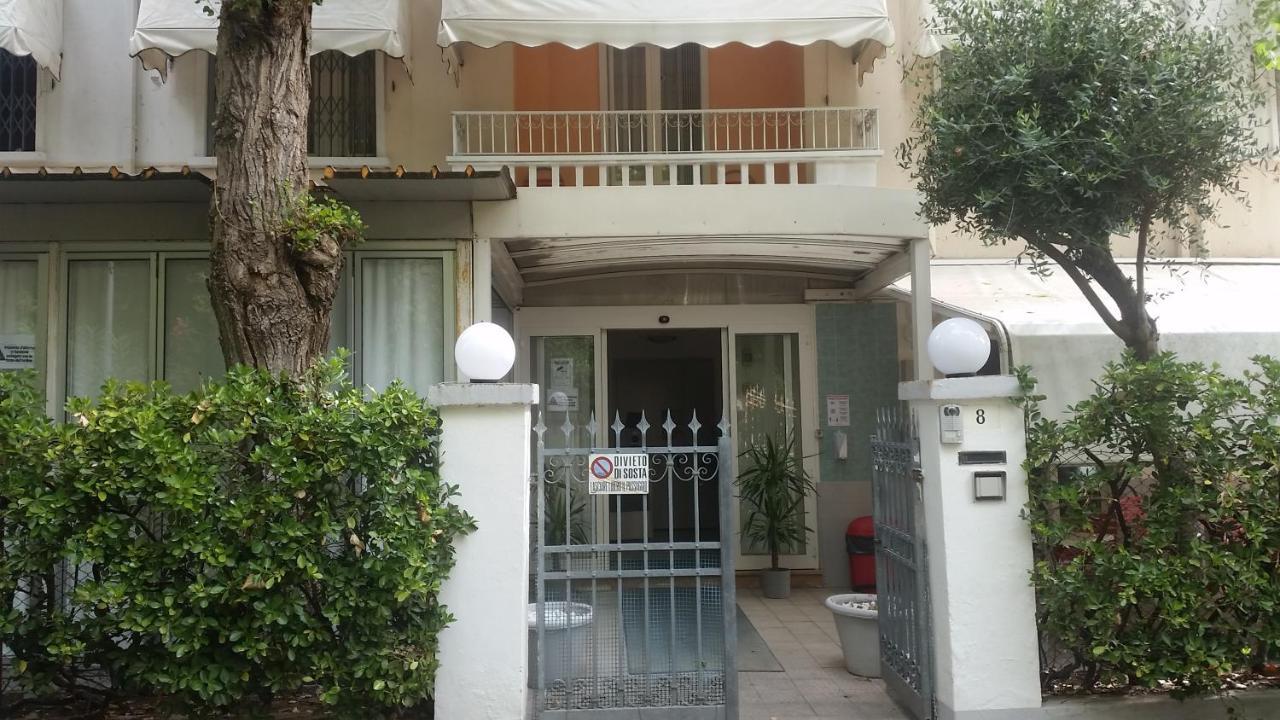 Hotel Manolita Rimini Kültér fotó