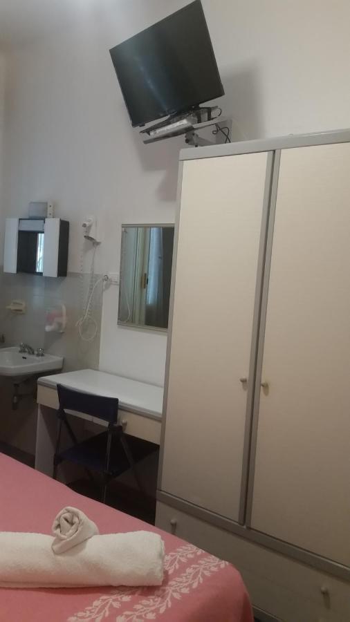 Hotel Manolita Rimini Kültér fotó
