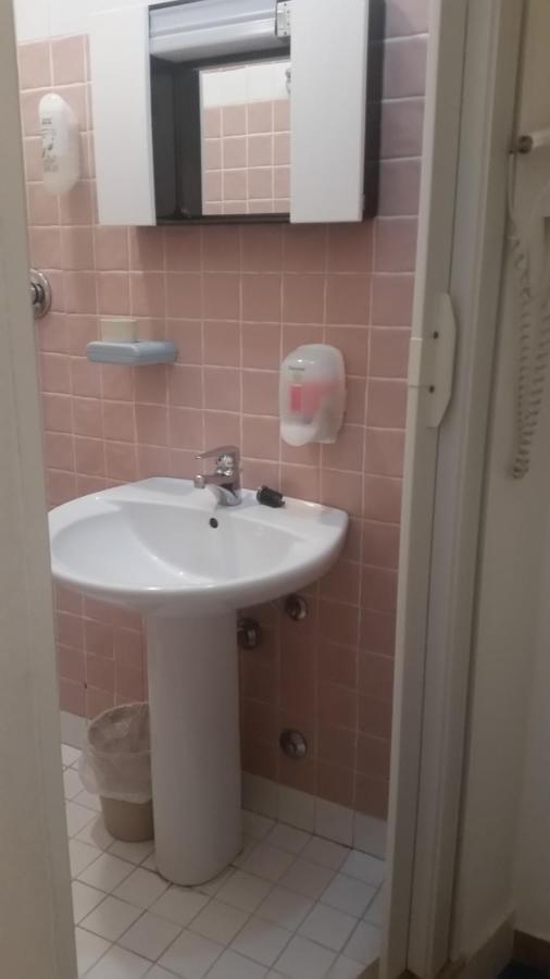 Hotel Manolita Rimini Kültér fotó