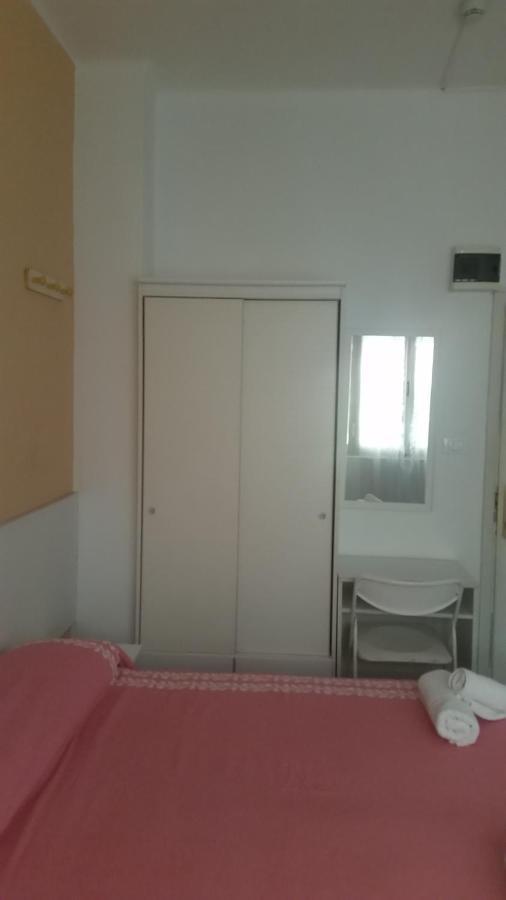 Hotel Manolita Rimini Kültér fotó
