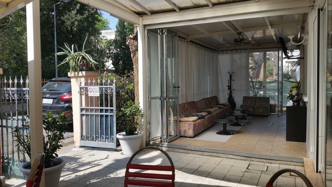Hotel Manolita Rimini Kültér fotó