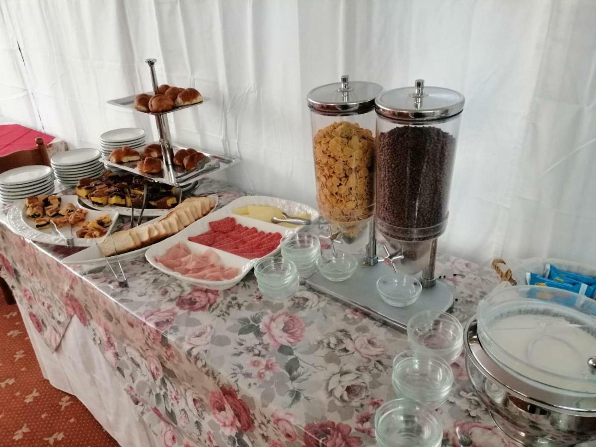 Hotel Manolita Rimini Kültér fotó