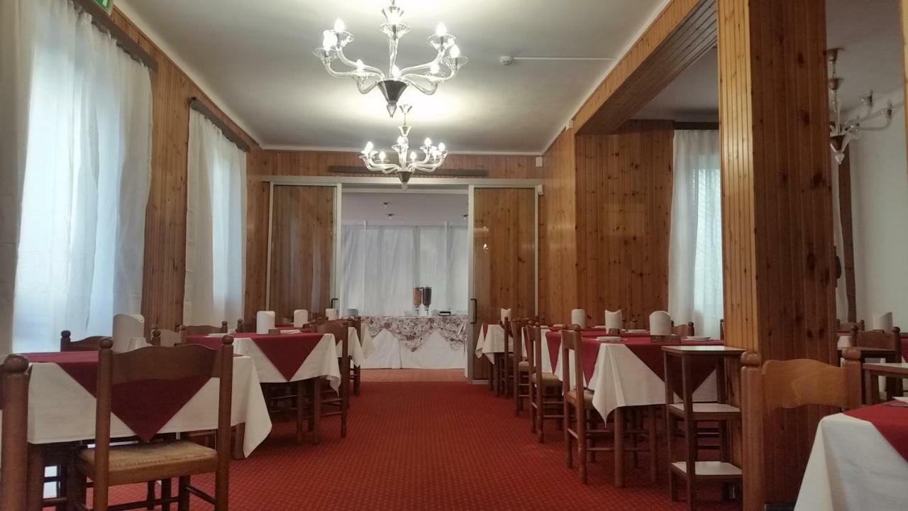 Hotel Manolita Rimini Kültér fotó