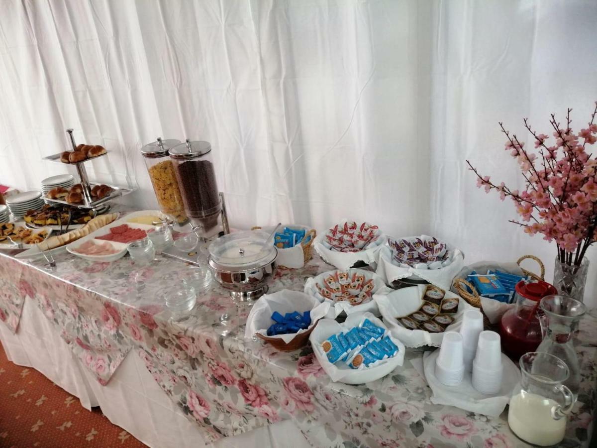 Hotel Manolita Rimini Kültér fotó