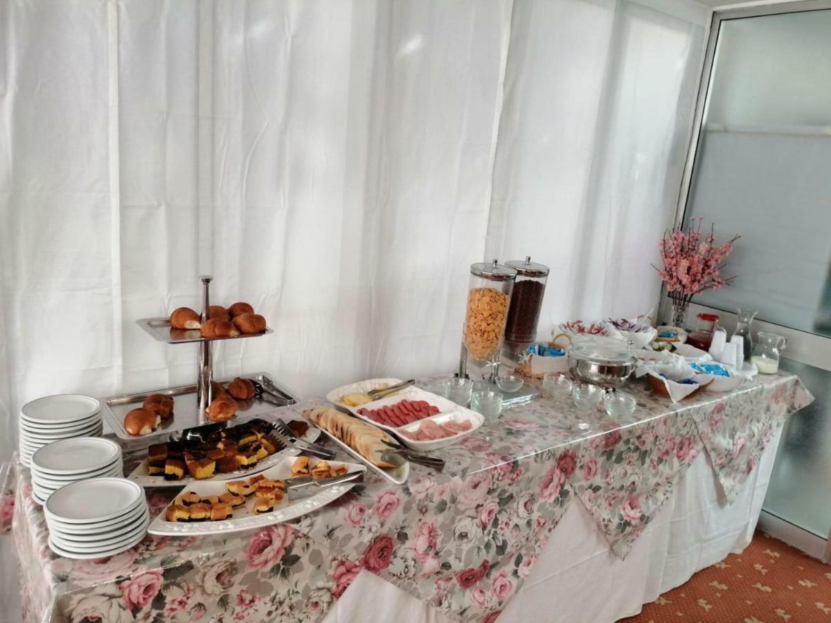 Hotel Manolita Rimini Kültér fotó