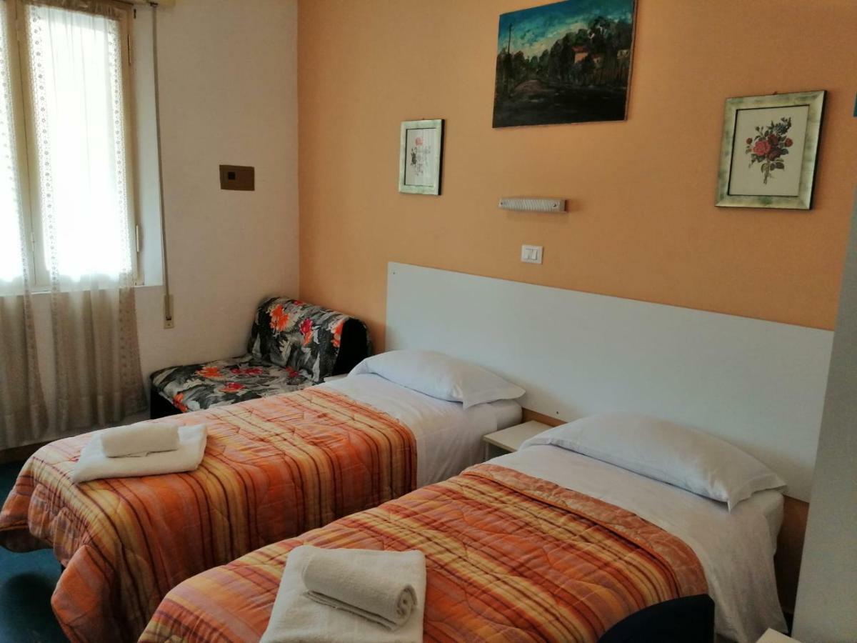 Hotel Manolita Rimini Kültér fotó