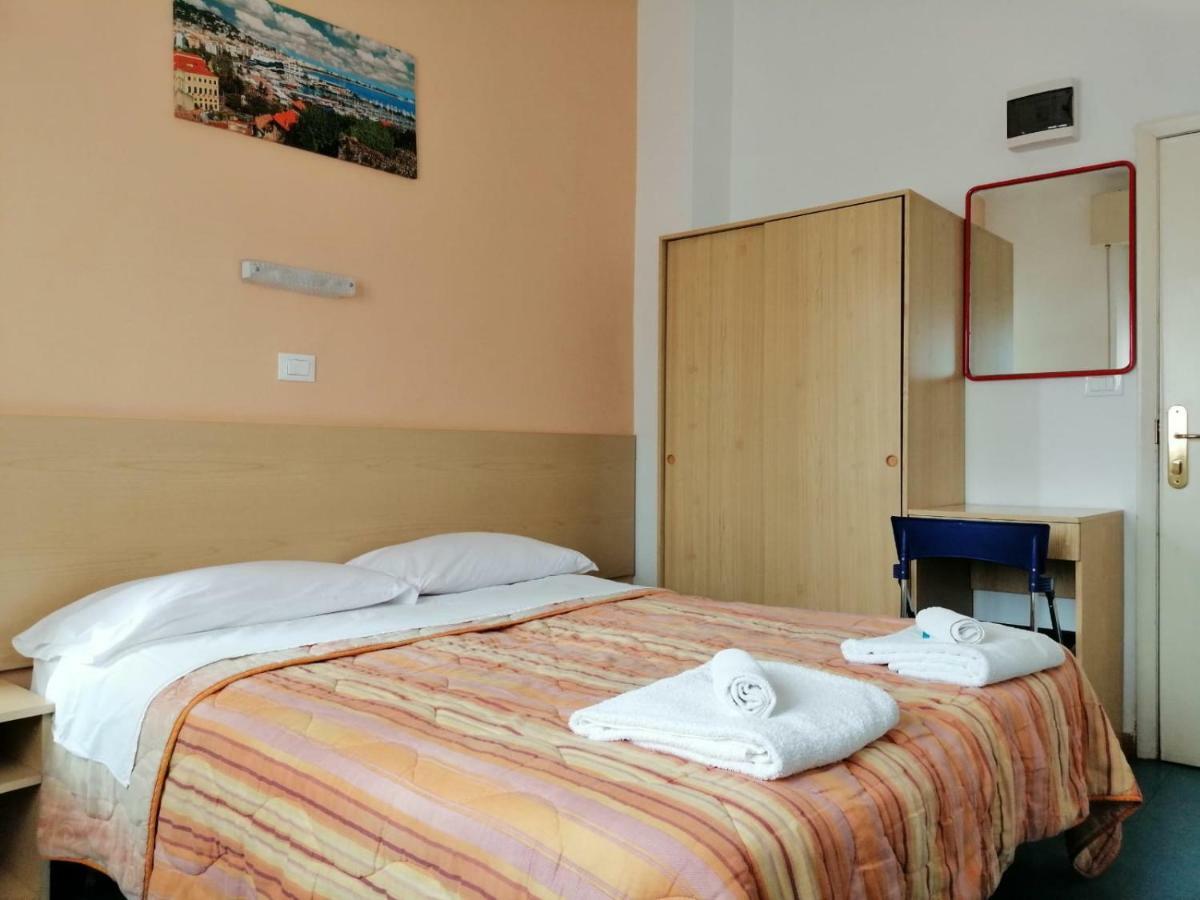 Hotel Manolita Rimini Kültér fotó